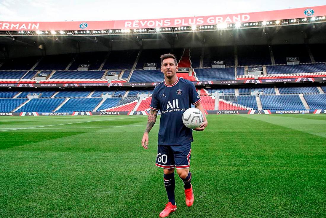 Lionel Messi fue presentado en el PSG y aseguró sentirse "ilusionado y con ganas" en esta nueva aventura.
Foto: PSG./Télam/CBRI