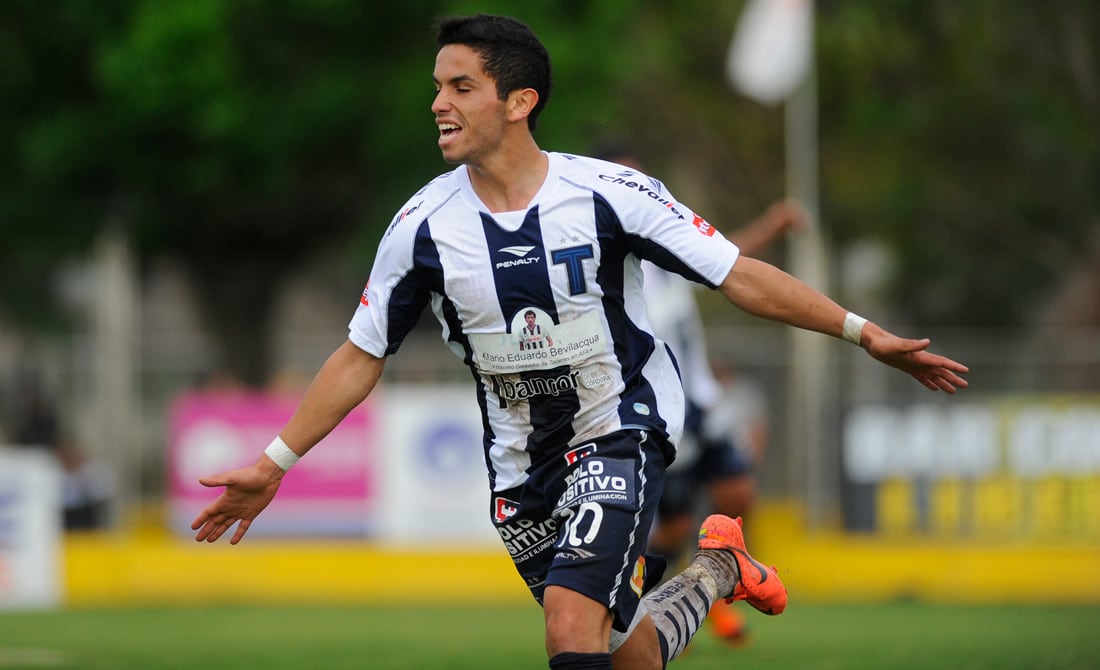 Carabajal festejando un gol de Talleres ante Libertad de Sunchales en 2012 (Foto: Archivo / La Voz).