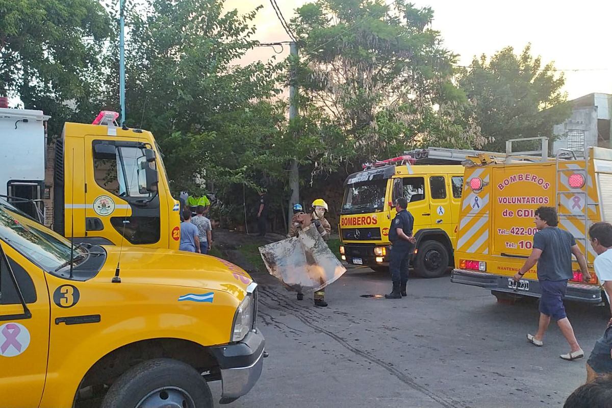 Incendio en depósito de leña en Concordia.