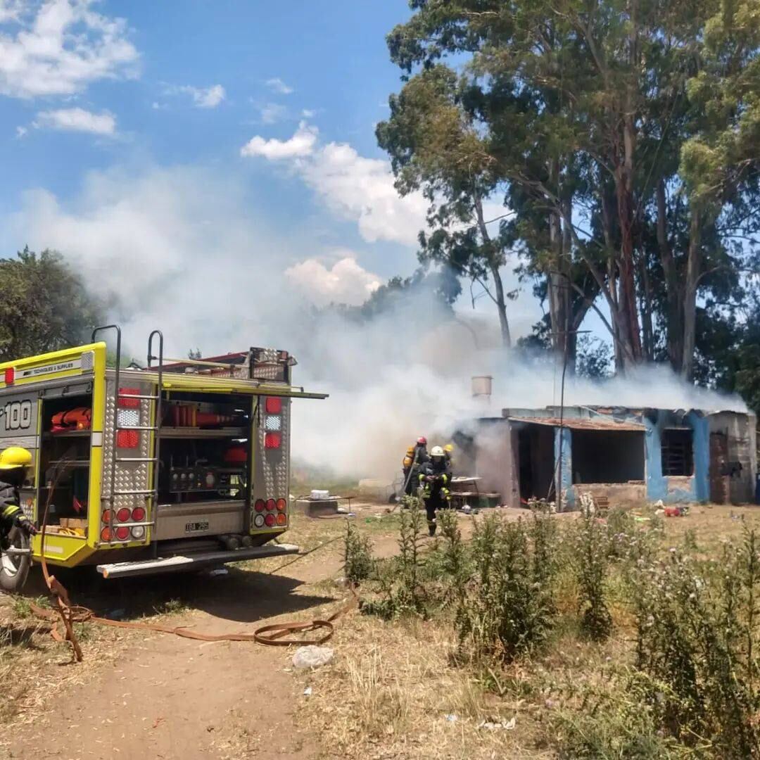 El fuego en la casa de la detenida provocó daños graves.