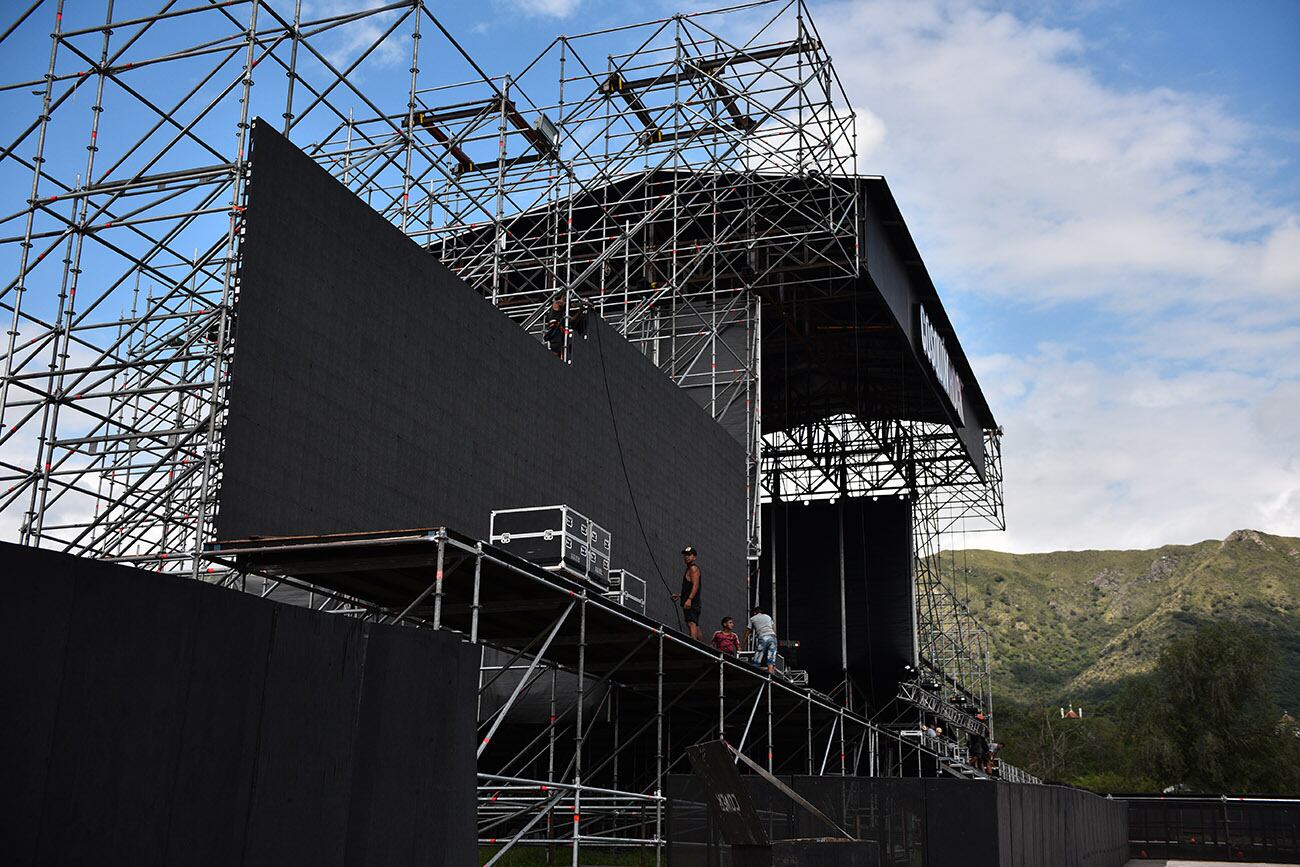 Previa del festival de Rock Cosquín Rock 2023 en el predio del aerodromo de Santa María de Punilla. (José Gabriel Hernández / La Voz)