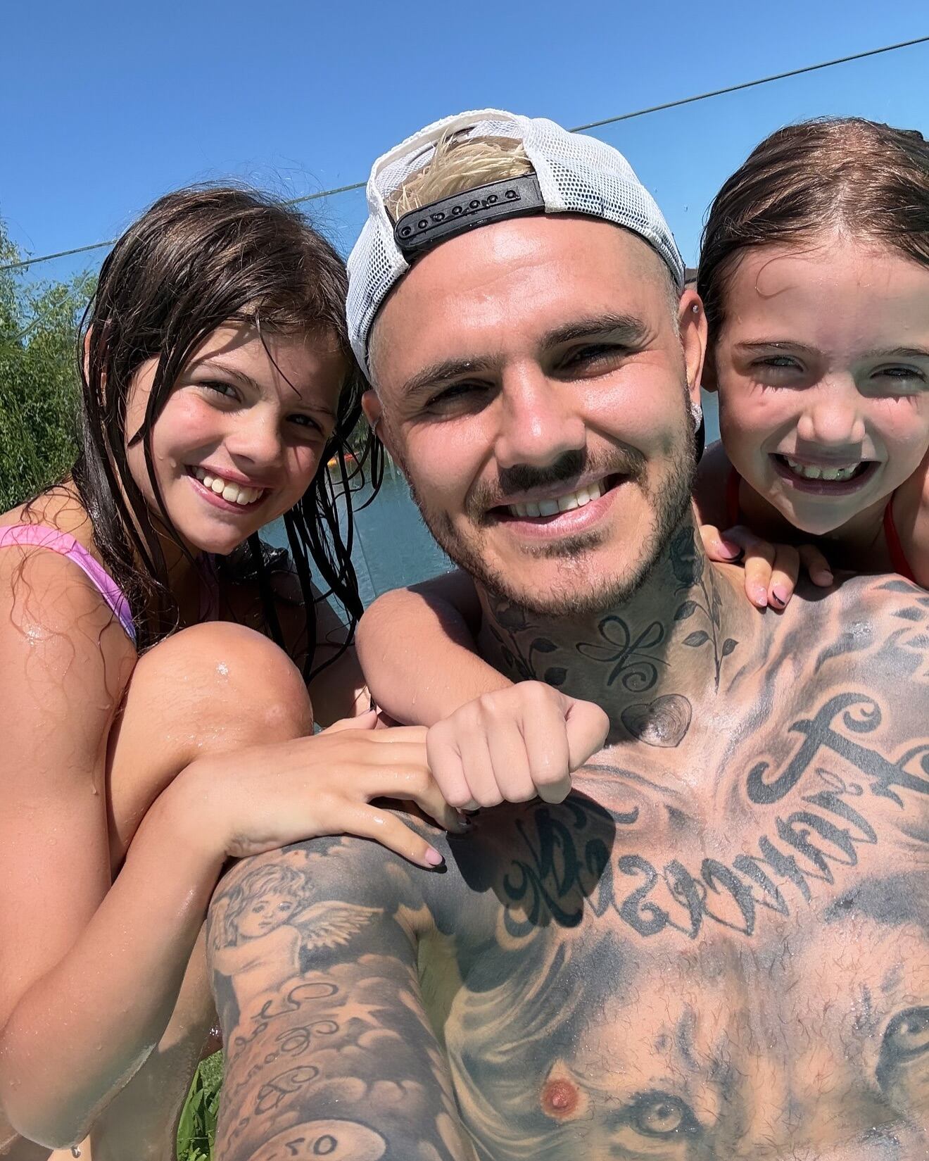 Mauro Icardi con sus hijas Francesca Icardi e Isabella Icardi 
