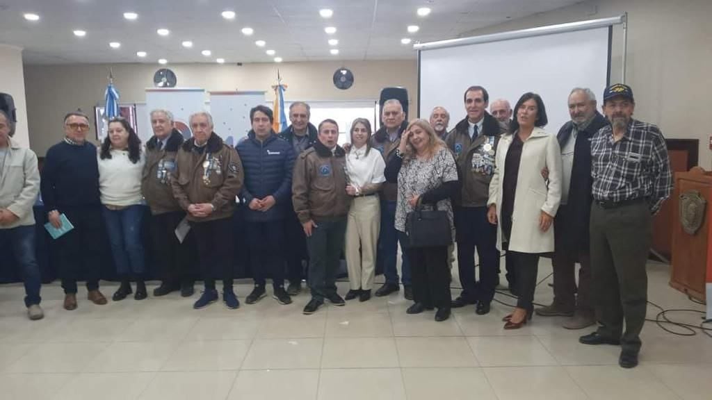 Veteranos de la Guerra de Malvinas y familiares participaron del evento donde se descubrieron relatos de enfermeros y médicos que se desplegaron en Malvinas durante la guerra de 1982.