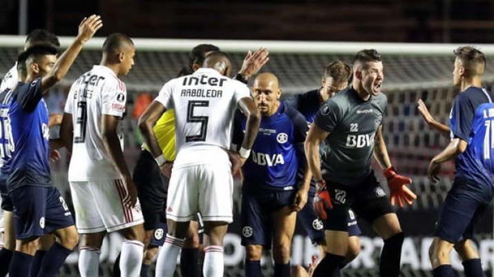 Zambrano hizo de las suyas y le dio carta blanca para pegar a San Pablo con Talleres.