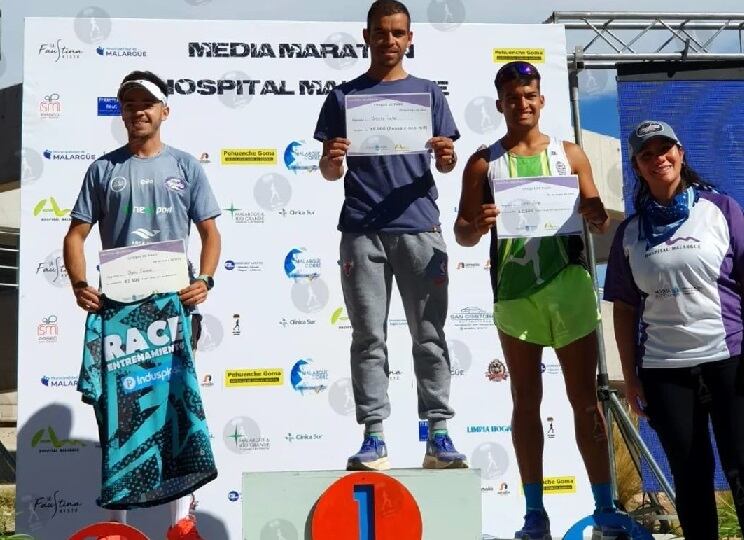 Podio masculino de la media maratón de Malargüe: Carlos Becerra, Jorge Cerda y Facundo Olguín.