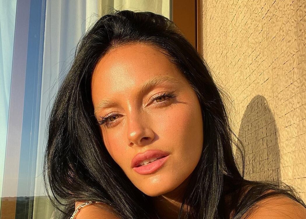 Oriana Sabatini con sus cejas platinadas