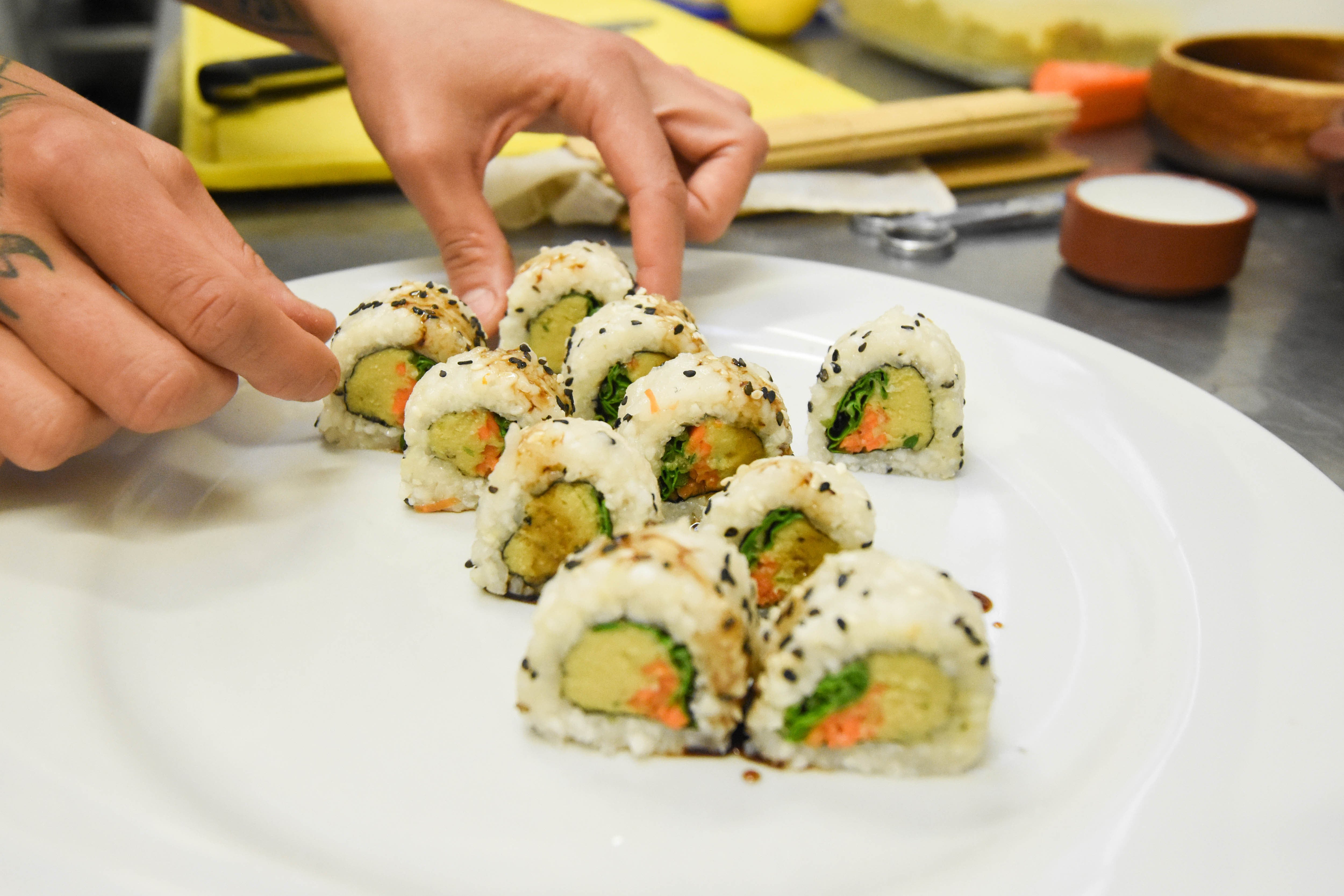 La preparación surgió en el sudeste asiático y se prepara en diversos restaurantes del mundo.