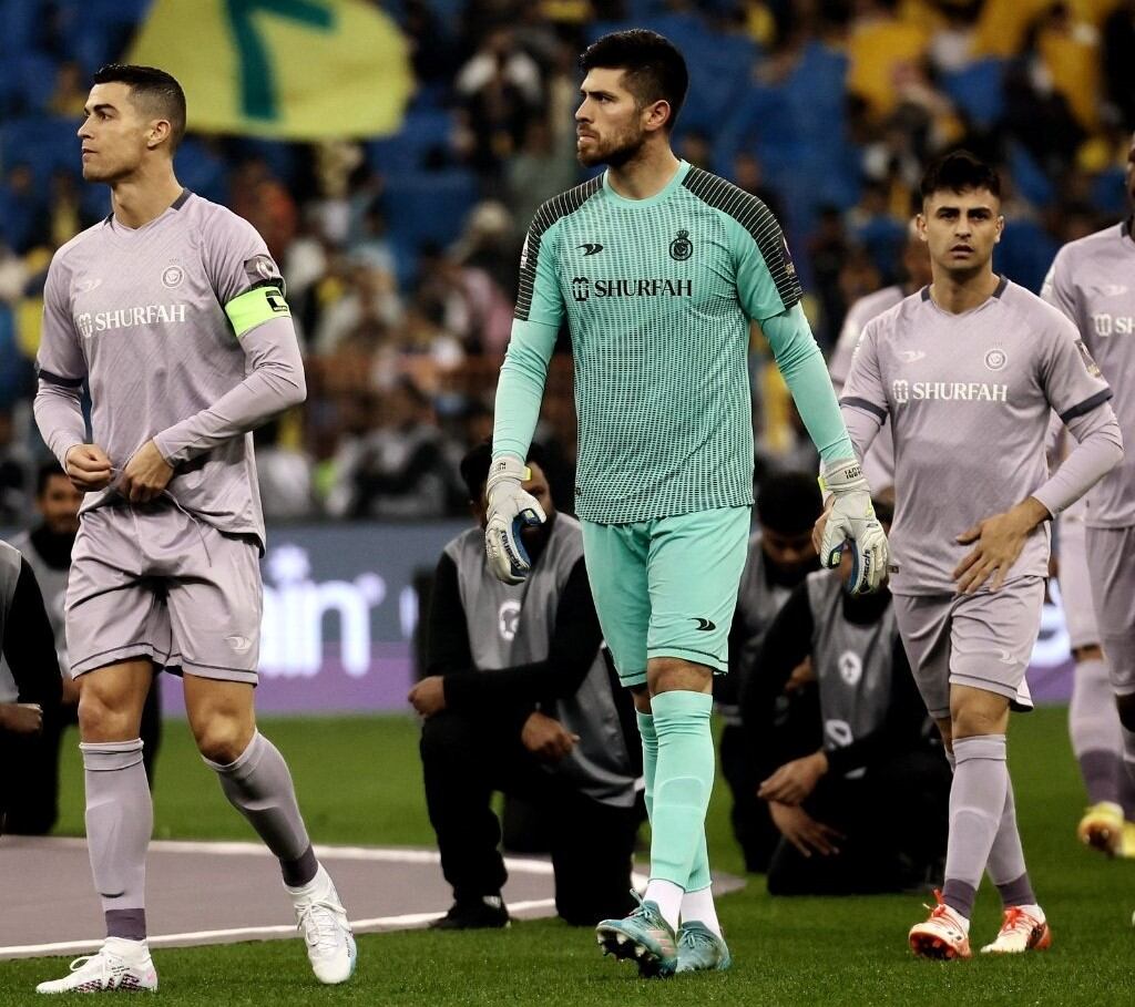 Agustín Rossi junto a Cristiano Ronaldo y Pity Martínez en Al Nassr.