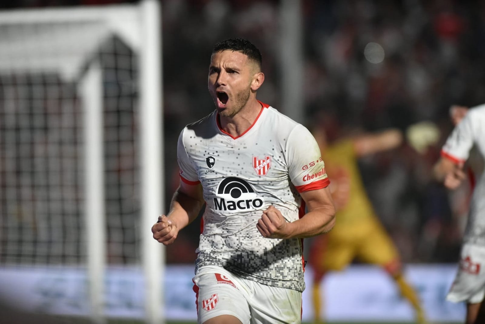 Con gol de “Maravilla” Martínez sobre el final, Instituto le ganó a Colón. (Facundo Luque / La Voz)