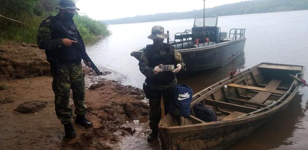 Los responsables fueron interceptados en la costa misionera.