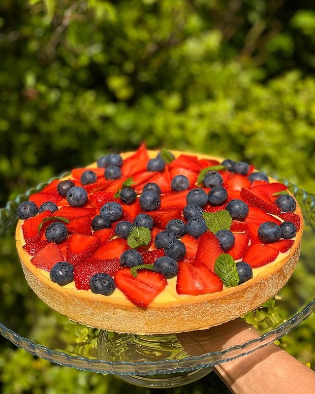 La tarta de frutillas y arándanos de Camila Homs