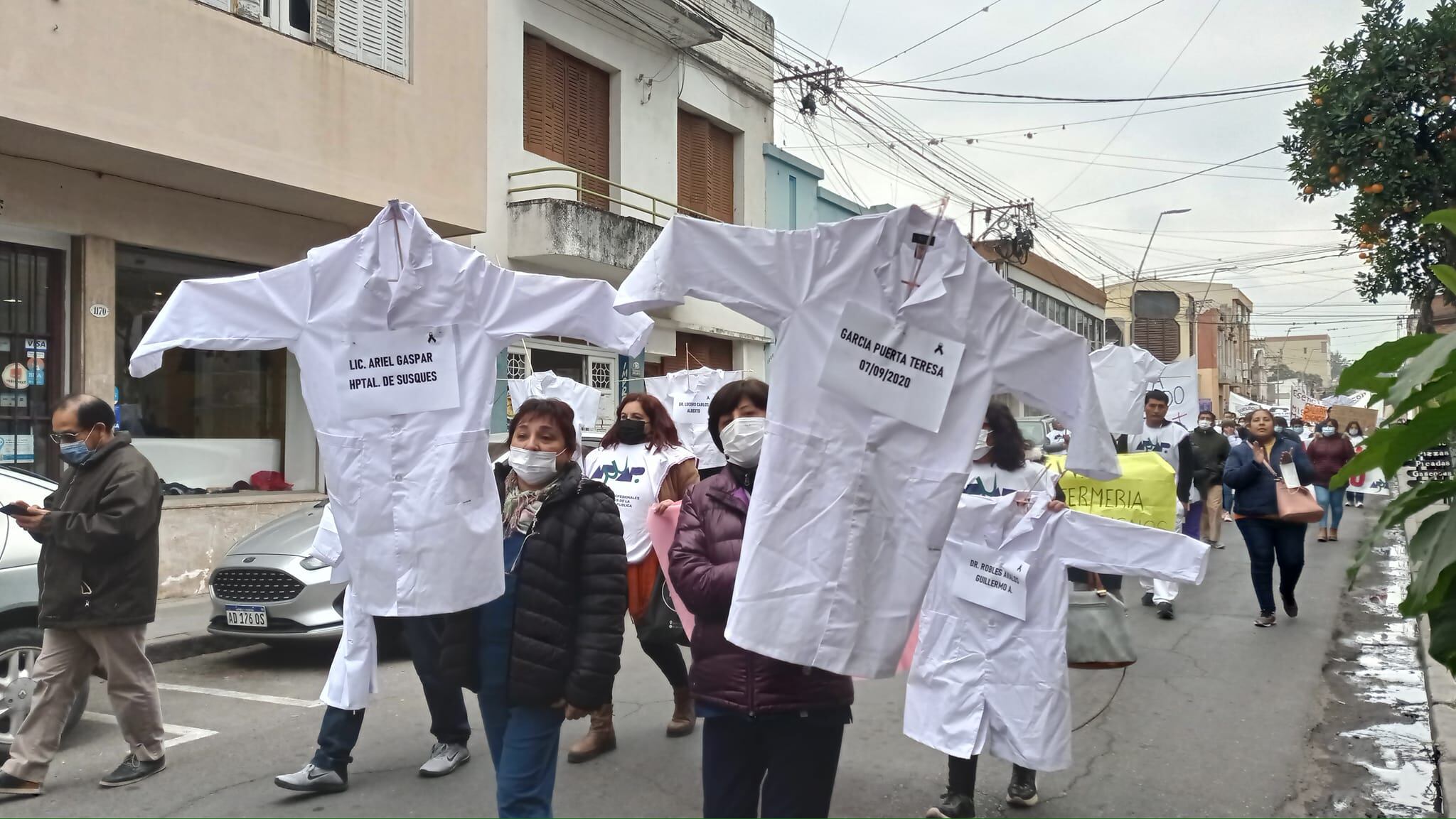 La movilización de APUAP por las calles céntricas recordó una vez más a los profesionales de la salud que perdieron la vida en la pandemia de coronavirus.