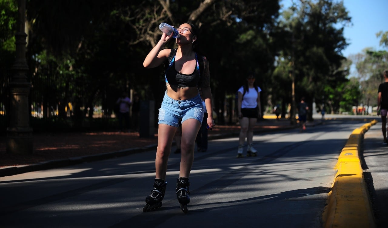 Calor récord en la Ciudad de Buenos Aires. (Foto: Clarín)