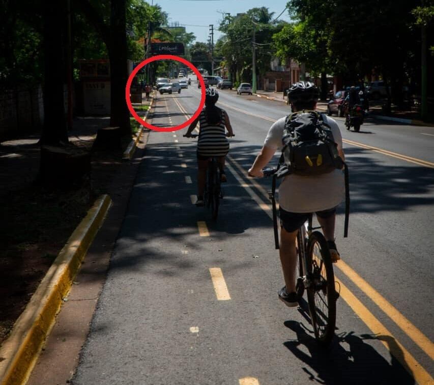 Desde la Municipalidad de Puerto Iguazú recuerdan que está prohibido estacionar sobre bicisendas.