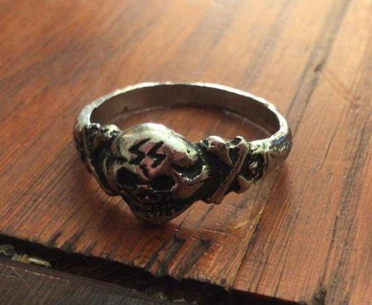 Anillo de "la calavera (ss-ehrenring)".