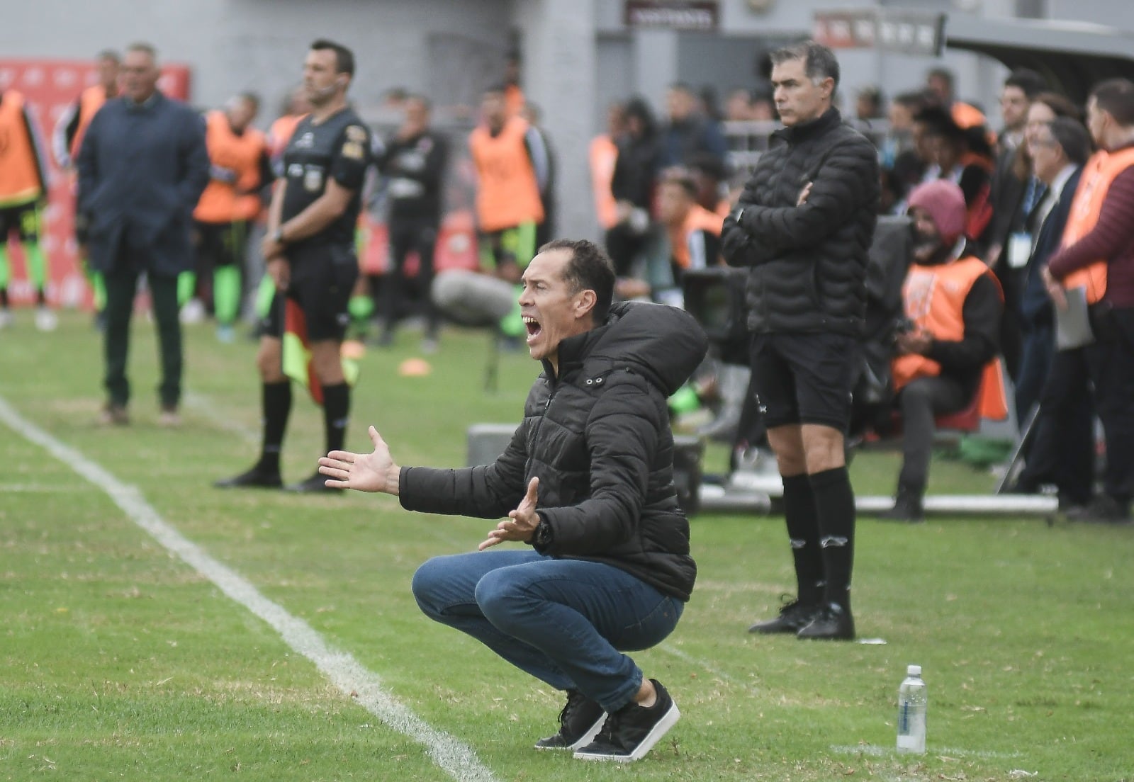 Lucas Bovaglio, DT de Instituto, en el partido ante Barracas Central, que fue derrota 3 a 0. (Federico López Claro / La Voz).