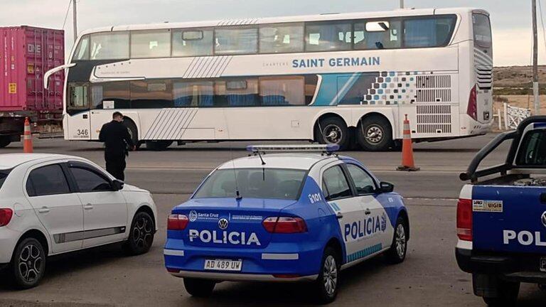 Colectivo con 25 personas con covid a bordo. (Infobae)