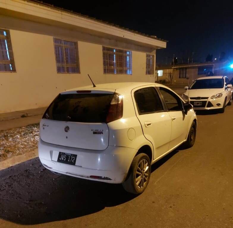 El Fiat Punto en el que se movilizaban los asaltantes. 