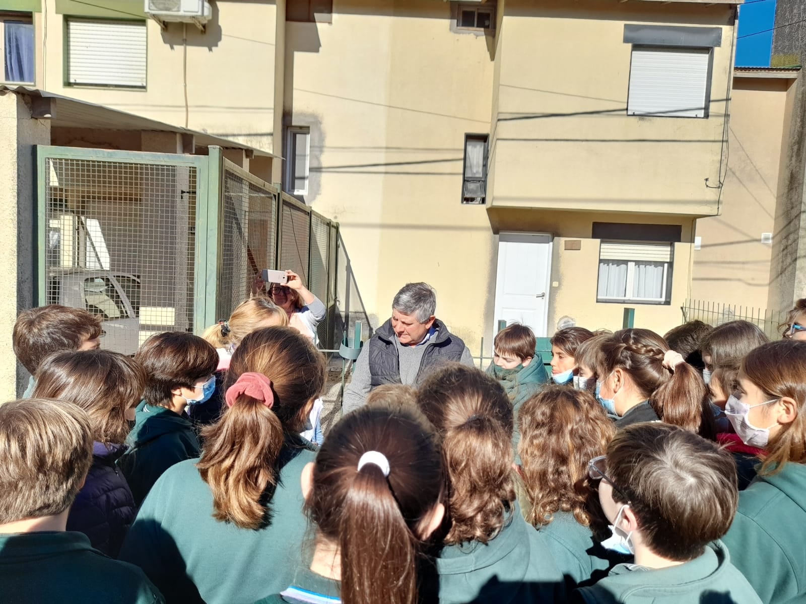 Alumnos del Jesús Adolescente sorprendieron a Veteranos de Malvinas con un desayuno