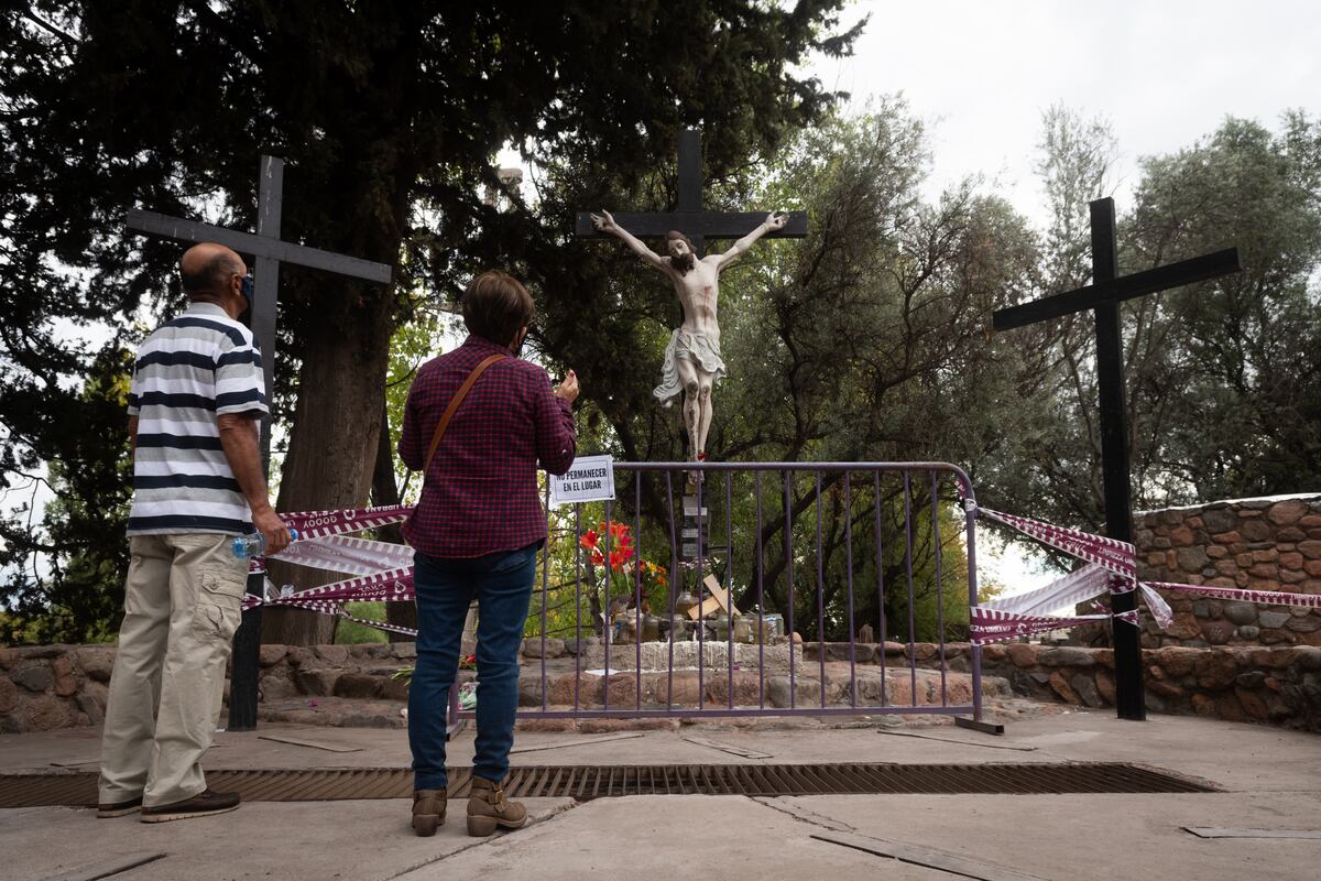 Viernes Santo: cientos de mendocinos se hicieron presente en el Calvario