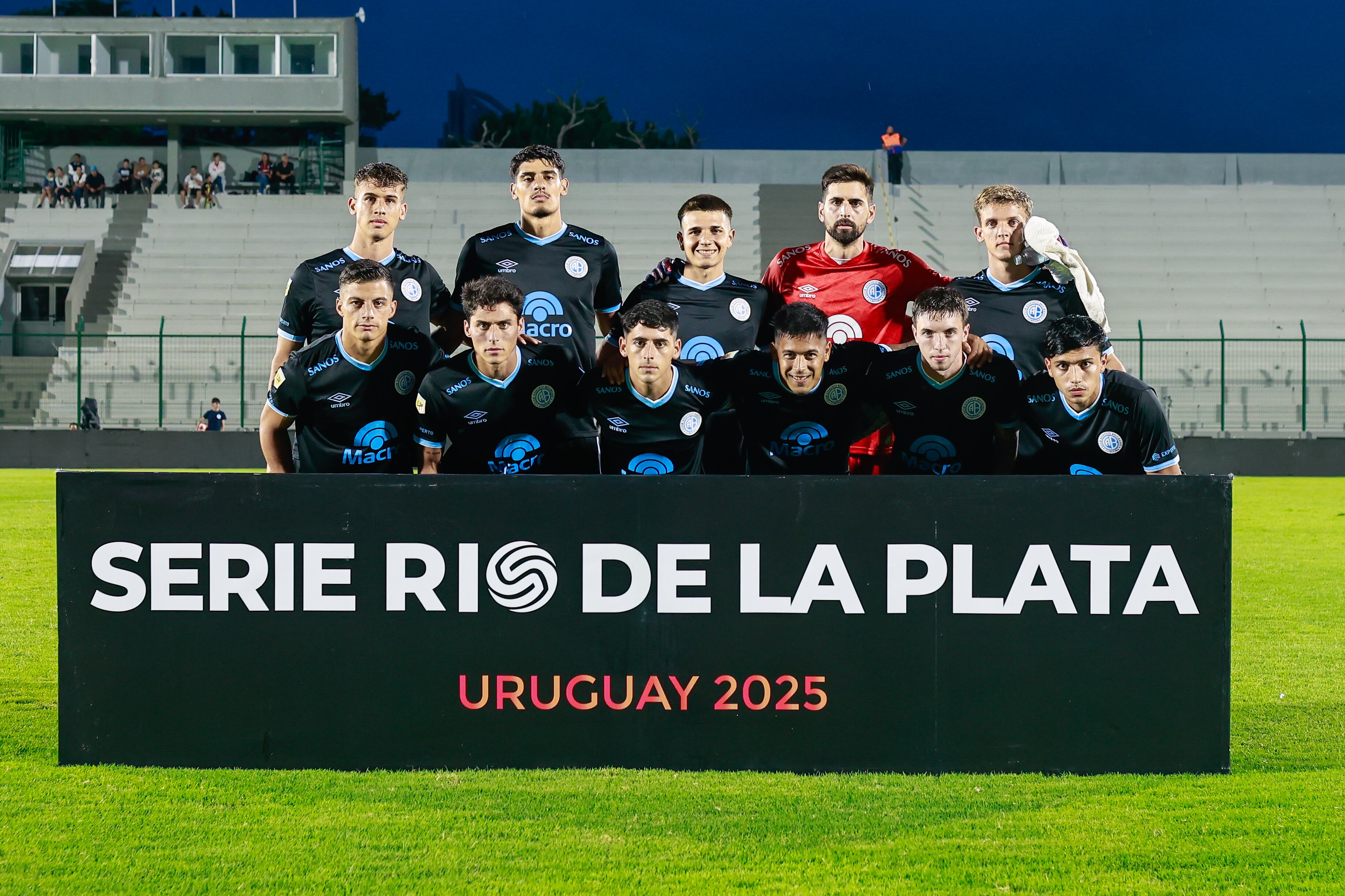 El 11 titular de Belgrano, alternativo, que salió a jugar contra Progreso en Uruguay. (Prensa Belgrano)