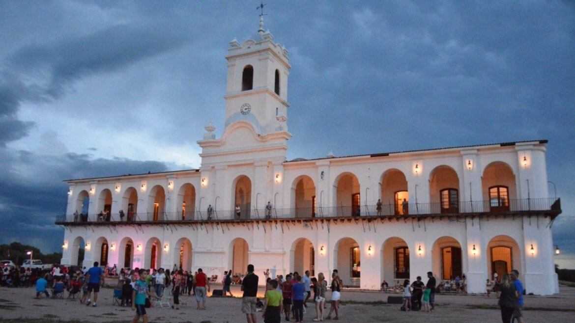 Réplica Cabildo Histórico.