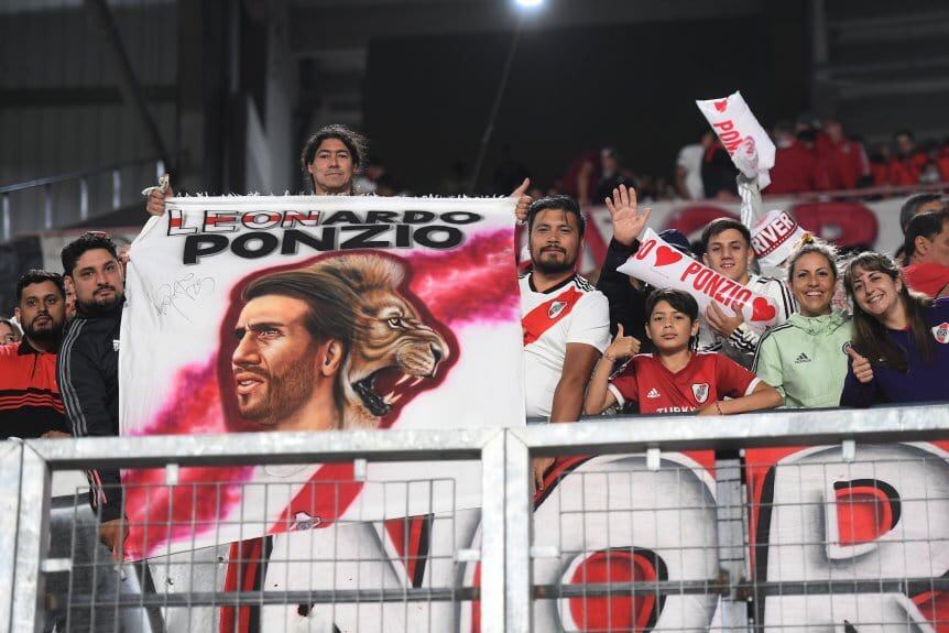 Las mejores fotos de los hinchas de River en la despedida de Leonardo Ponzio en el Monumental.