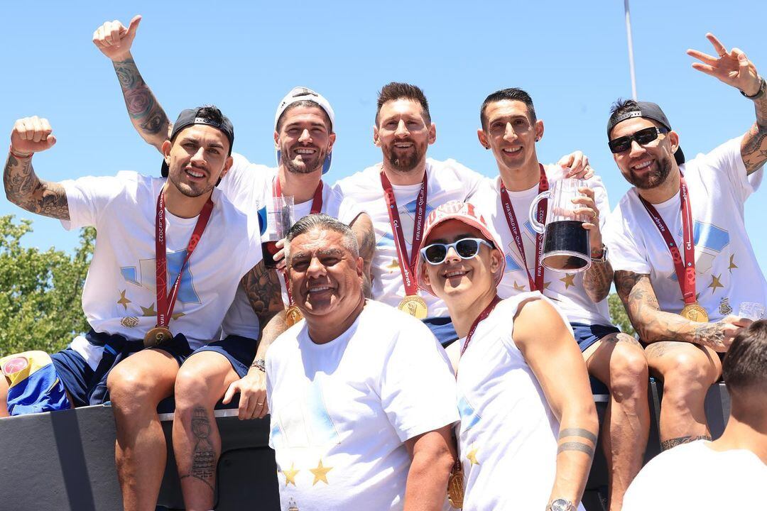 El presidente de la AFA, Claudio "Chiqui" Tapia, acompañó a los jugadores.