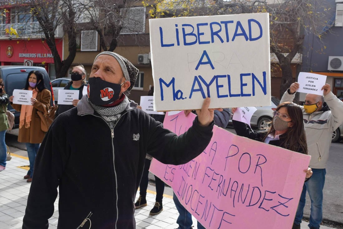 protesta frente a tribunales de Villa María para pedir la liberación de María Ayelen Fernández, detenida por el homicidio de José Antonio Fernández
martin llampayas