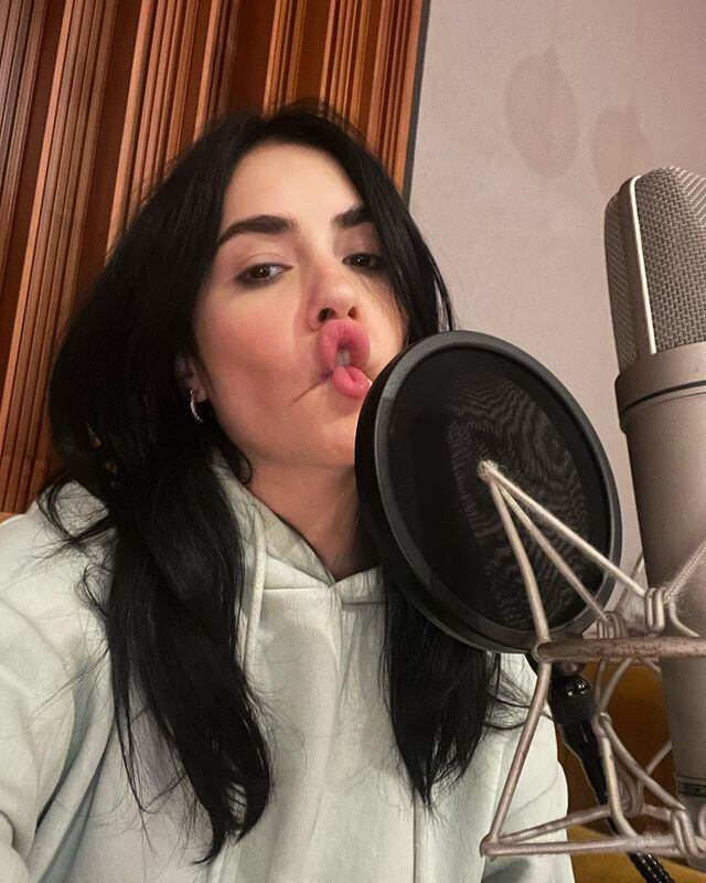 Lali Espósito desde el estudio de grabación