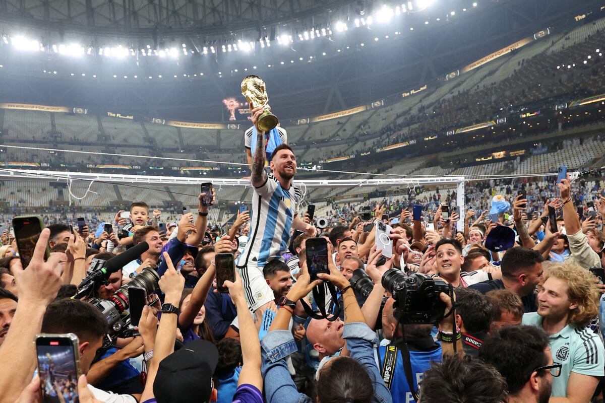 El increíble premio en dólares que ganó el Kun Agüero por apostar por Lionel Messi
