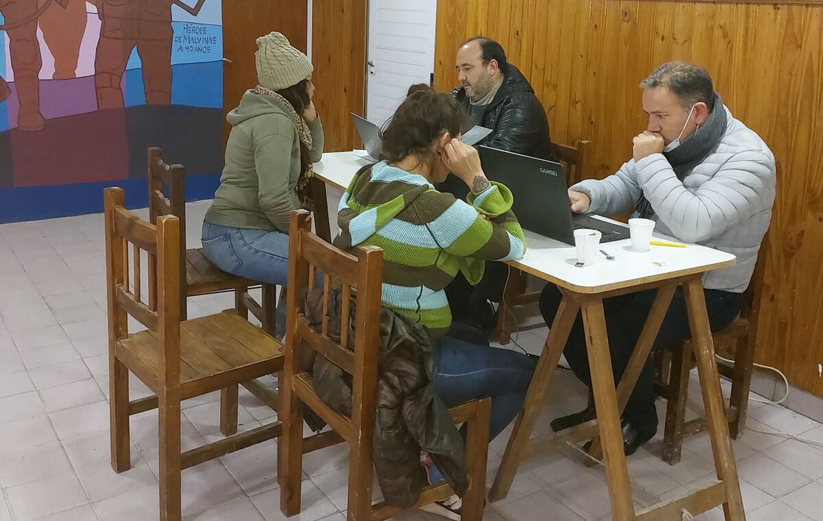 Vecinos hicieron trámites de ANSES en Villa Arias y Villa del Mar