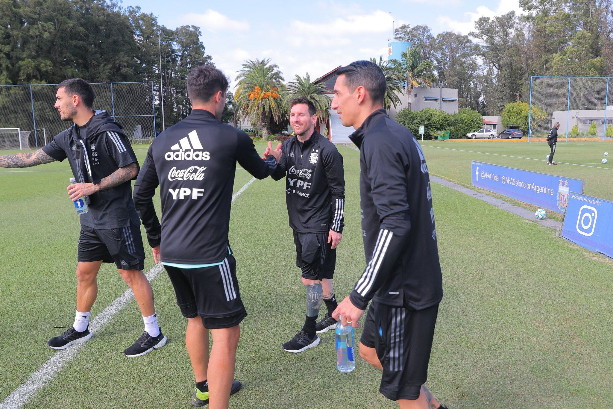 Lionel Messi en el predio de AFA de Buenos Aires antes del partido con Venezuela por las eliminatorias. (Prensa Argentina)