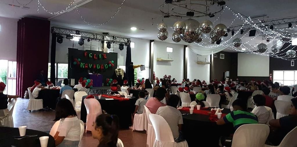 La Fundación Granito de Arena celebró su tradicional cena de fin de año con chicos de toda la provincia y siguiendo los protocolos de bioseguridad e higiene.