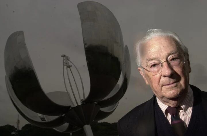 Eduardo Catalano, el arquitecto que diseñó, construyó y donó la Floralis Genérica.