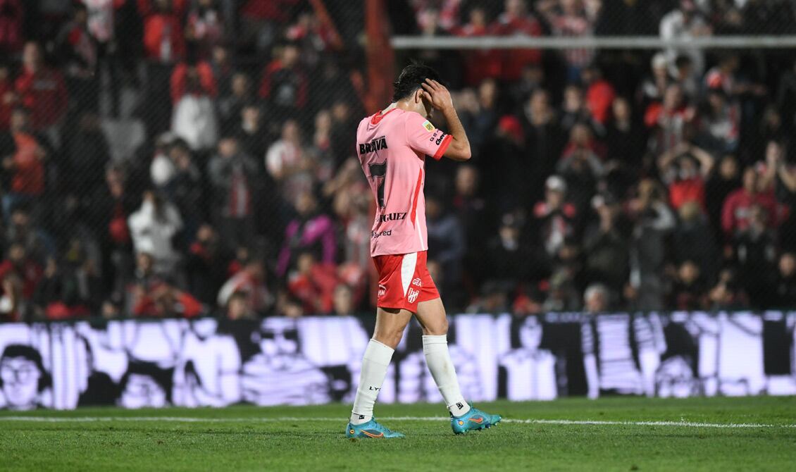 Gregorio Rodríguez se lamenta la chanca clara desperdiciada en el segundo tiempo (Foto: Facundo Luque).