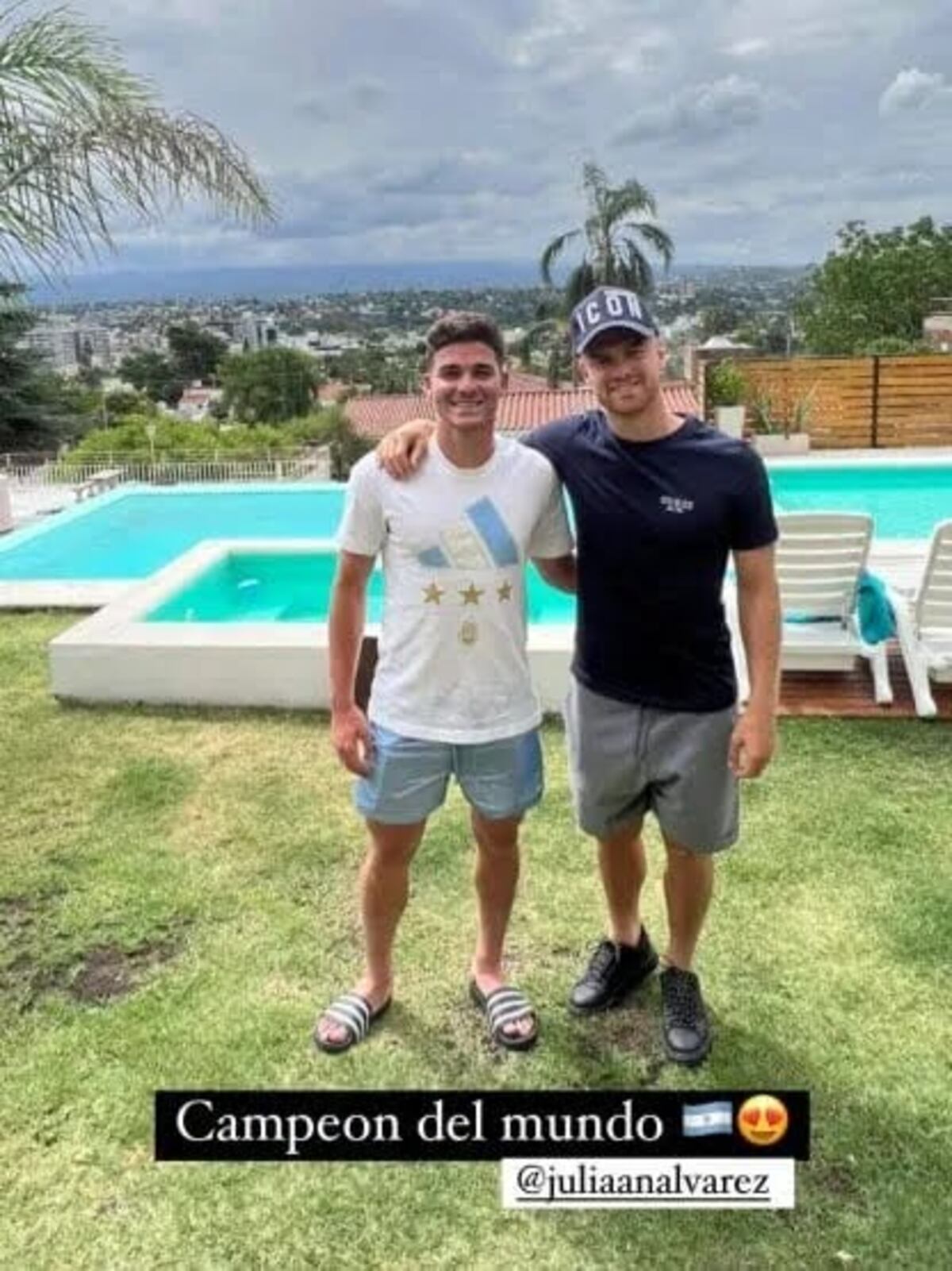 Julián Álvarez en Carlos Paz celebrando la navidad