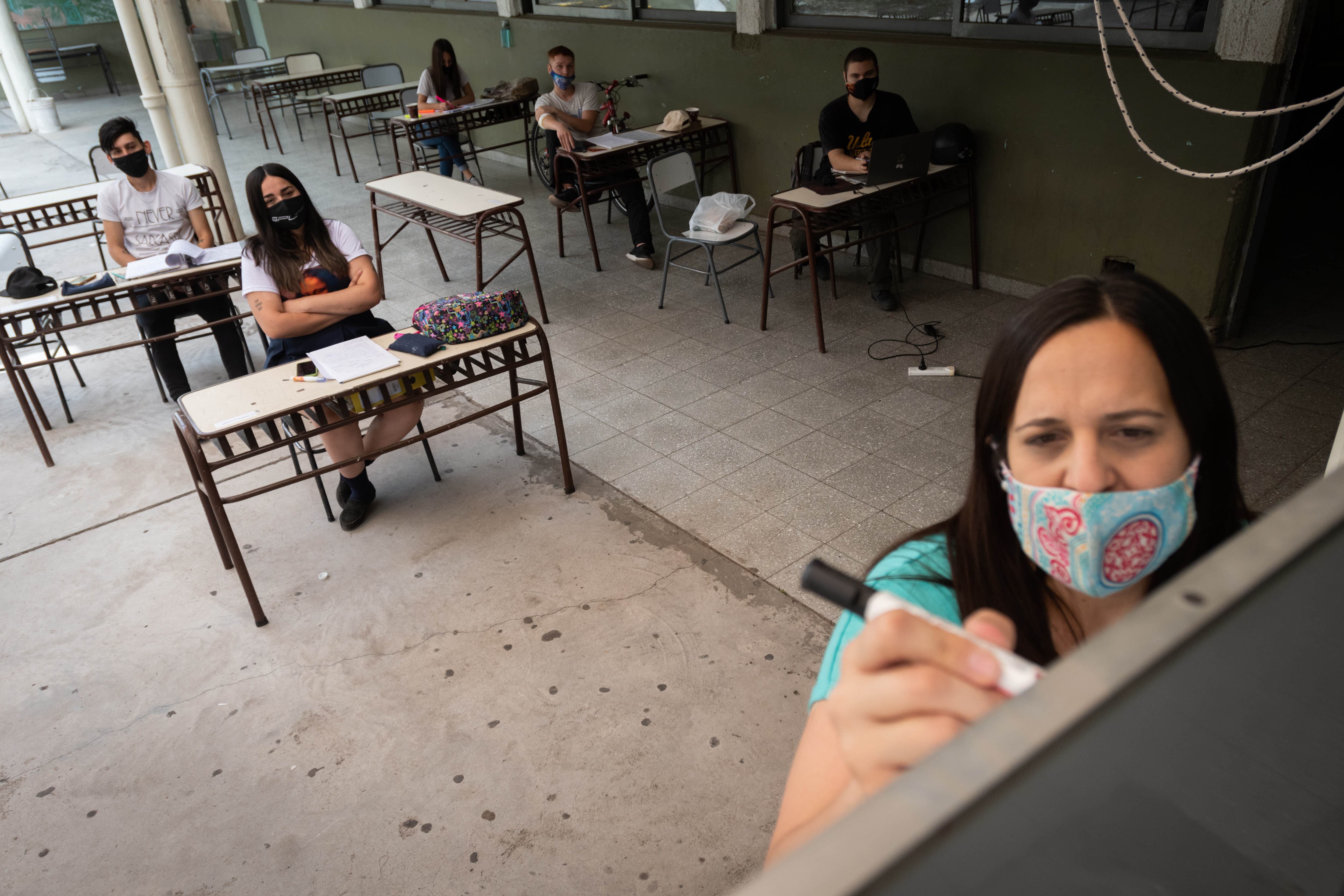 Mendoza 4 de diciembre 2020 Sociedad
Escuela 4-148 Manuel Belgrano

Ultimos días de clases y exámenes para alumnos que quieren hacerlo en forma presencial.   

Foto: Ignacio Blanco / Los Andes
