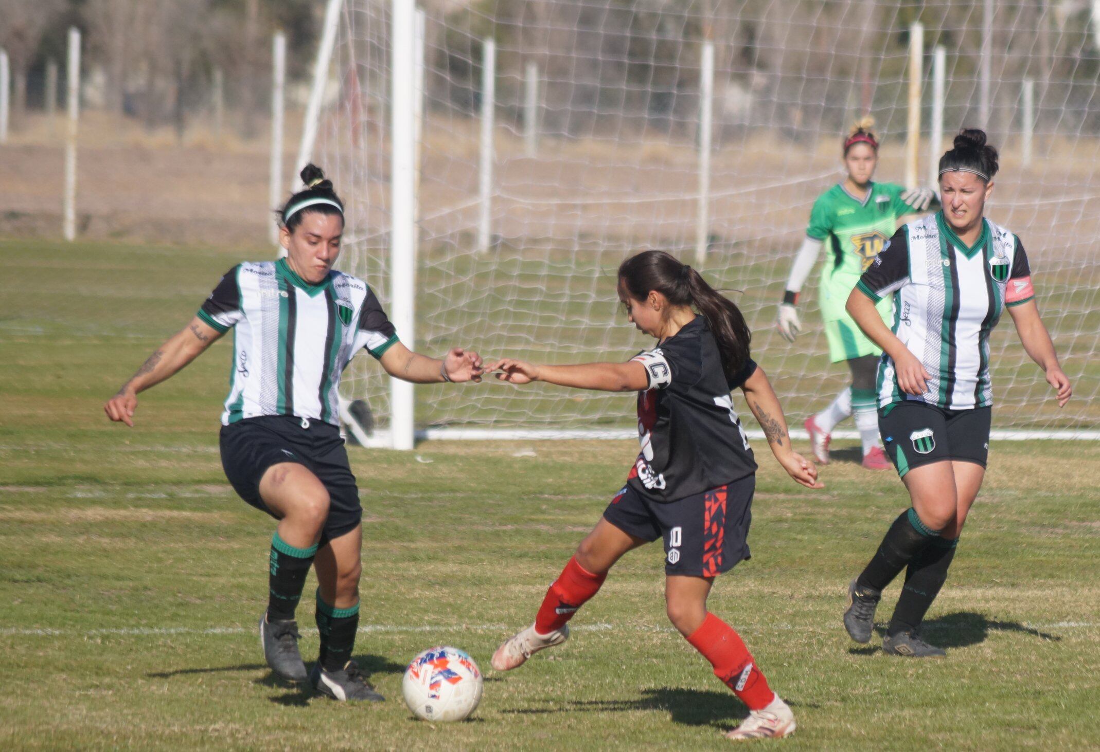 Deportivo Maipú frente a Chicago, en la Primera C femenino.