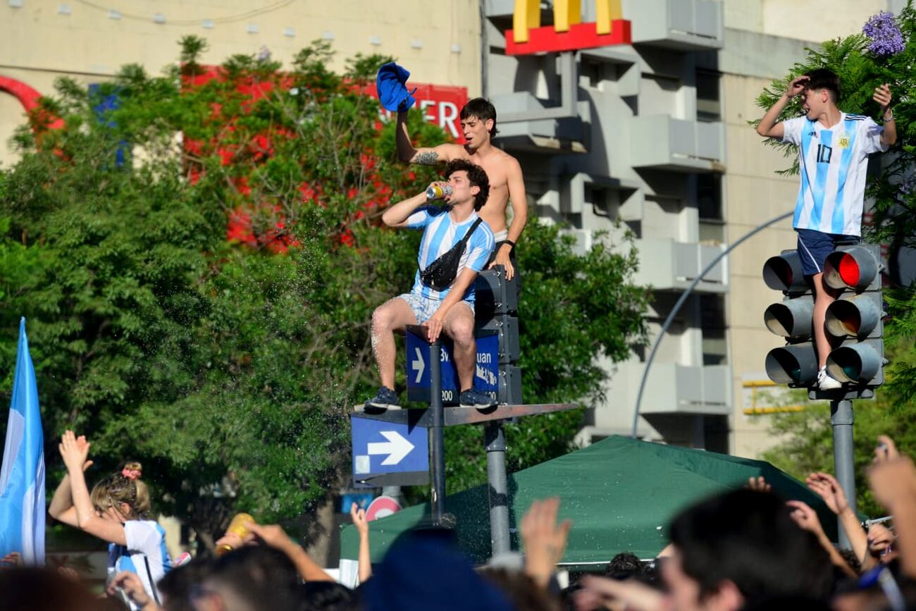 Los festejos en el Patio Olmos de Córdoba contaron con una gran cantidad de hinchas.