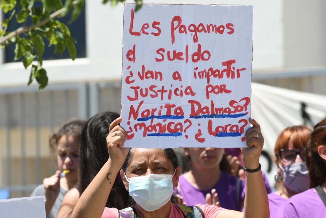 familiares de Lara Gigena marcharon para pedir justicia. Los familiares se movilizaron este mediodía hacia Tribunales. Río Cuarto
Tomy Fragueiro