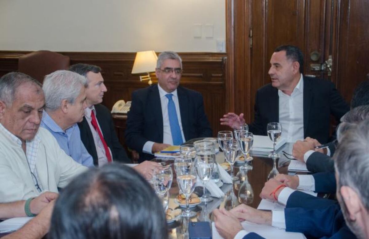 Avanzan las negociaciones entre el Gobierno y gremios estatales