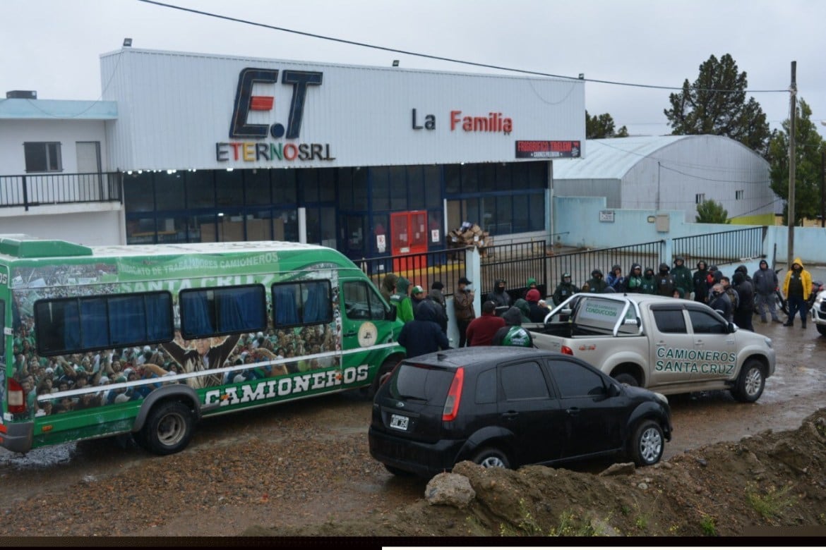 Bloquean el acceso al supermercado chino "La familia"