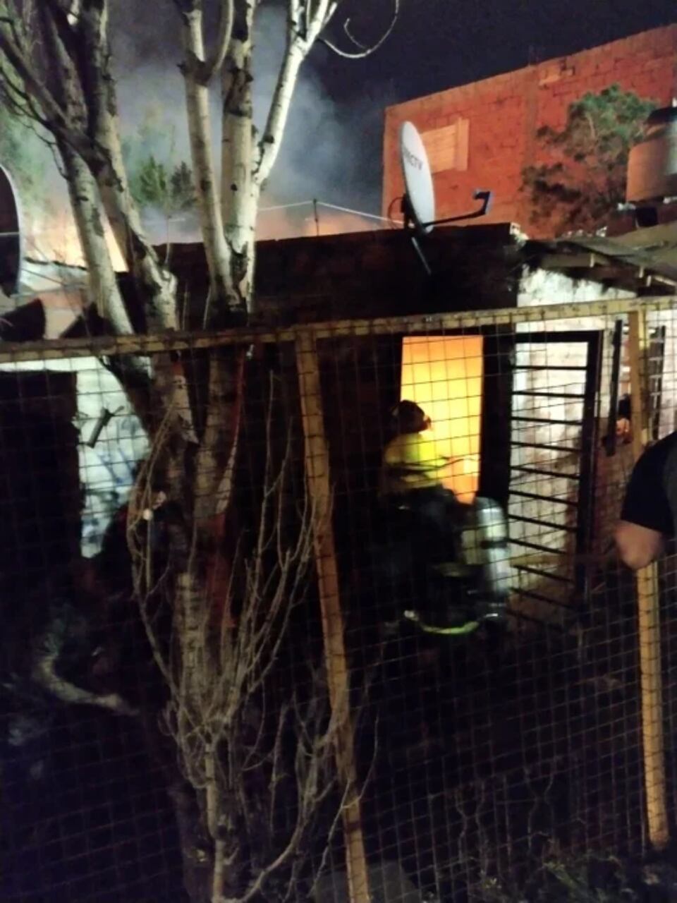 Dejaron prendido el calefactor y se les prendió fuego la casa.