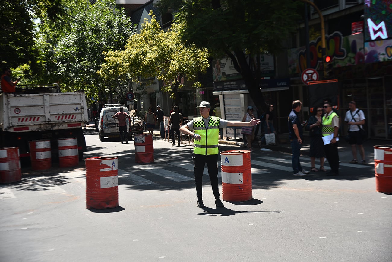 Mercado Sud. Cambio de mano en Chacabuco e Illia. (Pedro Castillo / La Voz)