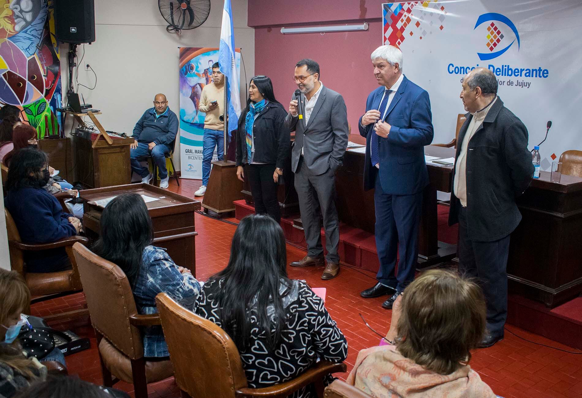 El concejal Aguiar agradeció a los expositores por el nivel de la capacitación y a los dirigentes vecinalistas por el interés puesto de manifiesto en la jornada.