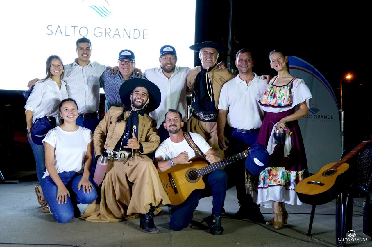 Salto Grande cerró el año de talleres culturales con espectáculos en Parque Centenario.