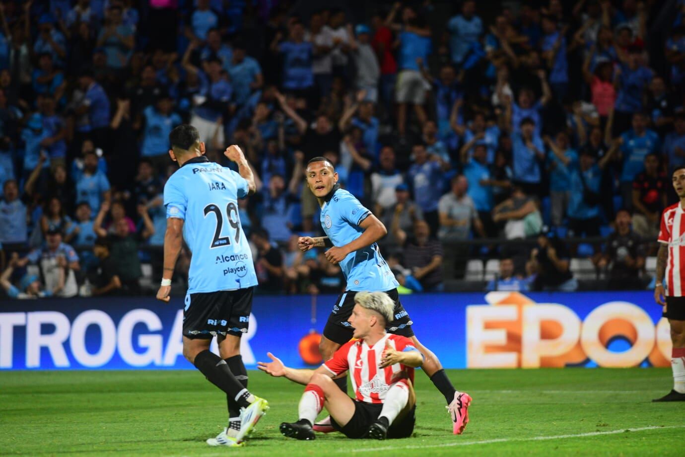 Reyna empató el encuentro con un gol de otro partido (Foto: Javier Ferreyra / La Voz).