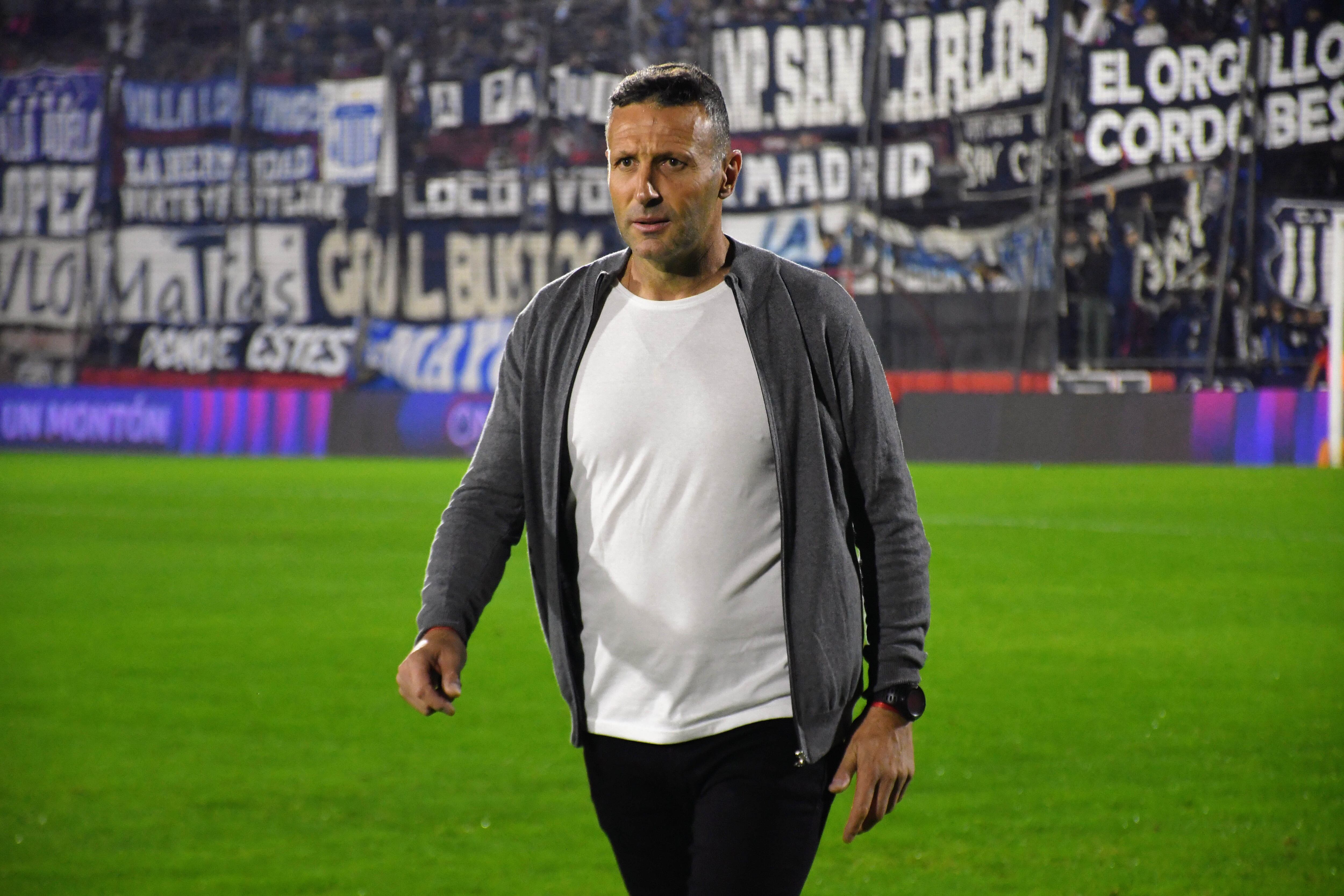 Walter Ribonetto, entrenador de Talleres, en el partido que su equipo le ganó a Colón. (Fotobaires)