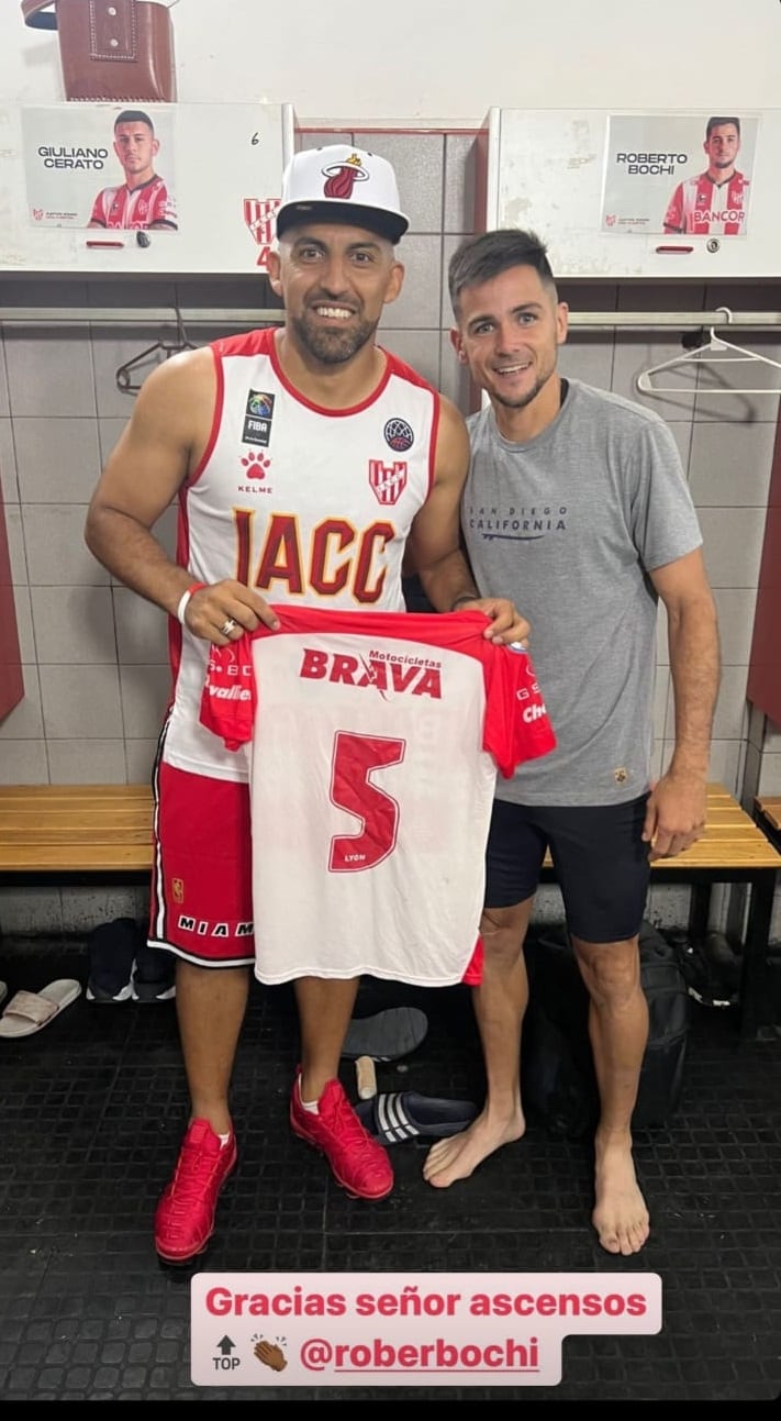 Wanchope participó de las celebraciones posteriores al partido final.